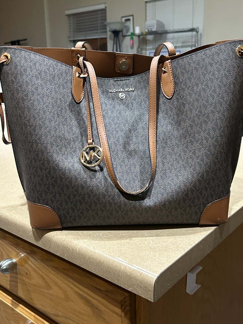 Michael Kors Edith Large Logo Monogram Tote Bag with Pouch and dust bag - Picture 2 of 12